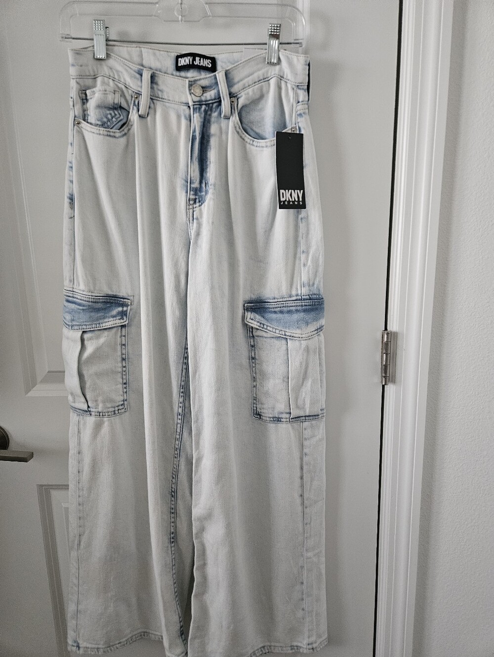NWT DKNY JEANS Women's High-Rise Wide-Leg Cargo Jeans Open Sky Wash Sz 26